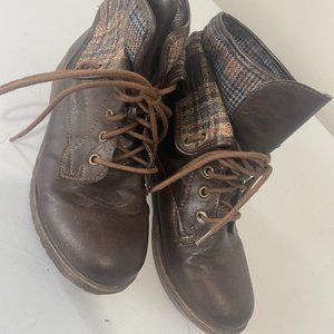 Rock & Candy spray paint combat lace up ankle brown booties size 8